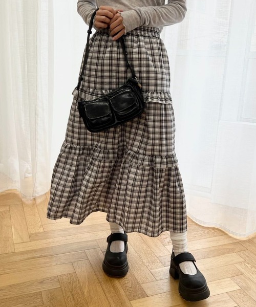 mebole(メボレ)の「ティアードチェックロングスカート(スカート・レディース・ピンク/ブラック・FREE)」の4枚目の写真