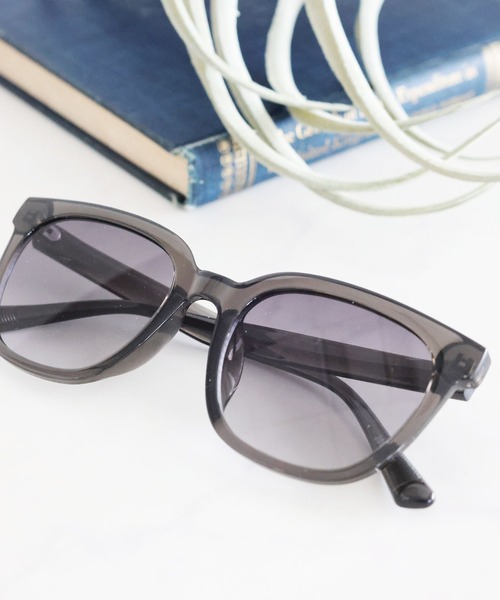 LEPSIM(レプシィム)の「カラーファッショングラス 327024(サングラス・レディース・ライトグリーン/ベージュ/グレー・ONE SIZE)」の2枚目の写真