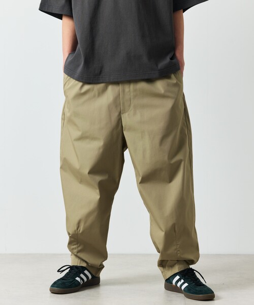 FREAK'S STORE（フリークスストア）の「限定展開 ワイドシルエット アンクルタック バレルパンツ / イージーパンツ（チノパンツ・メンズ・ブラック/チャコールグレー/ネイビー/ベージュ/オリーブ・SMALL/LARGE/MEDIUM）」の3枚目の写真