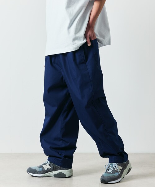 FREAK'S STORE（フリークスストア）の「限定展開 ワイドシルエット アンクルタック バレルパンツ / イージーパンツ（チノパンツ・メンズ・ブラック/チャコールグレー/ネイビー/ベージュ/オリーブ・SMALL/LARGE/MEDIUM）」の5枚目の写真