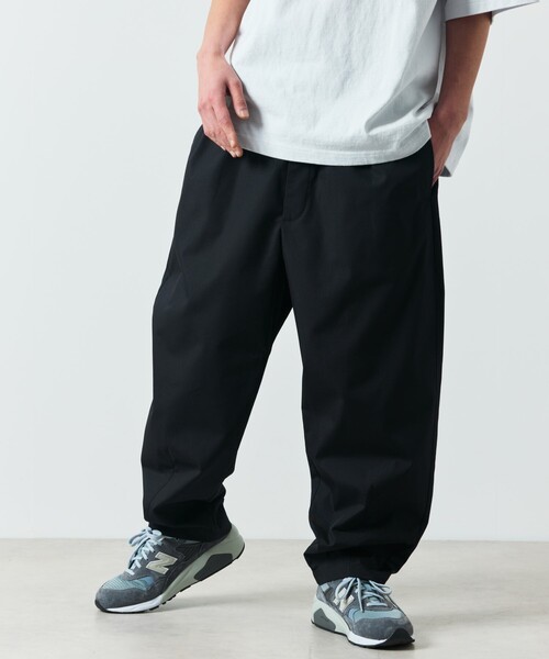 FREAK'S STORE（フリークスストア）の「限定展開 ワイドシルエット アンクルタック バレルパンツ / イージーパンツ（チノパンツ・メンズ・ブラック/チャコールグレー/ネイビー/ベージュ/オリーブ・SMALL/LARGE/MEDIUM）」の9枚目の写真