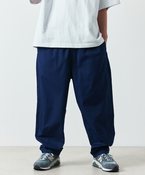 FREAK'S STORE（フリークスストア）の「限定展開 ワイドシルエット アンクルタック バレルパンツ / イージーパンツ（チノパンツ・メンズ・ブラック/チャコールグレー/ネイビー/ベージュ/オリーブ・SMALL/LARGE/MEDIUM）」の14枚目の写真