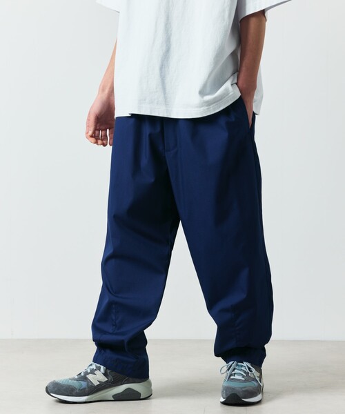 FREAK'S STORE（フリークスストア）の「限定展開 ワイドシルエット アンクルタック バレルパンツ / イージーパンツ（チノパンツ・メンズ・ブラック/チャコールグレー/ネイビー/ベージュ/オリーブ・SMALL/LARGE/MEDIUM）」の15枚目の写真