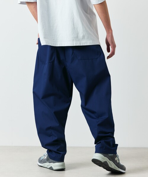 FREAK'S STORE（フリークスストア）の「限定展開 ワイドシルエット アンクルタック バレルパンツ / イージーパンツ（チノパンツ・メンズ・ブラック/チャコールグレー/ネイビー/ベージュ/オリーブ・SMALL/LARGE/MEDIUM）」の17枚目の写真