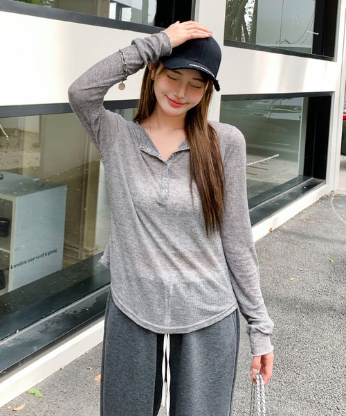 by LEGNA(バイレグナ)の「シアー ラウンドヘム ヘンリーネックトップス(Tシャツ/カットソー・レディース・ホワイト/ブラック/グレイッシュベージュ/グレー・FREE)」の14枚目の写真