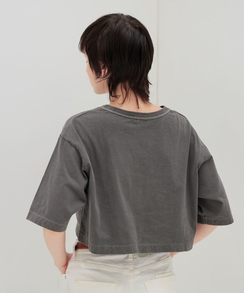 DRESSLAVE(ドレスレイブ)の「pigmaent over dyed midriff Tshirt(ピグメントオーバーダイミドリフ丈Tシャツ)(Tシャツ/カットソー・レディース・チャコールグレー・38)」の4枚目の写真