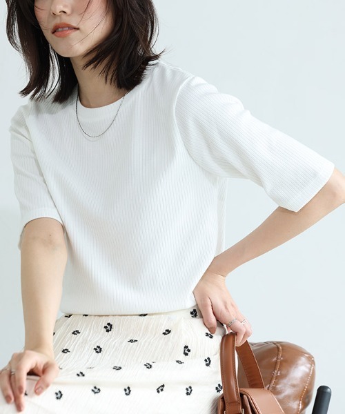 Pierrot（ピエロ）の「【キシリトール加工】五分袖リブカットソー（Tシャツ/カットソー・レディース・オフホワイト/ブラック/ベージュ/イエロー・M/L）」の2枚目の写真