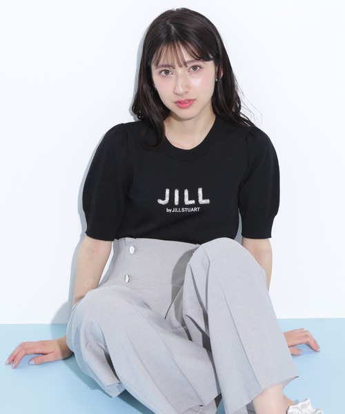 JILL by JILL STUART(ジルバイジルスチュアート)の「パールミニロゴパフスリーブニットトップス(ニット/セーター・レディース・ラベンダー/ブラック/ホワイト/イエロー・FREE)」の13枚目の写真