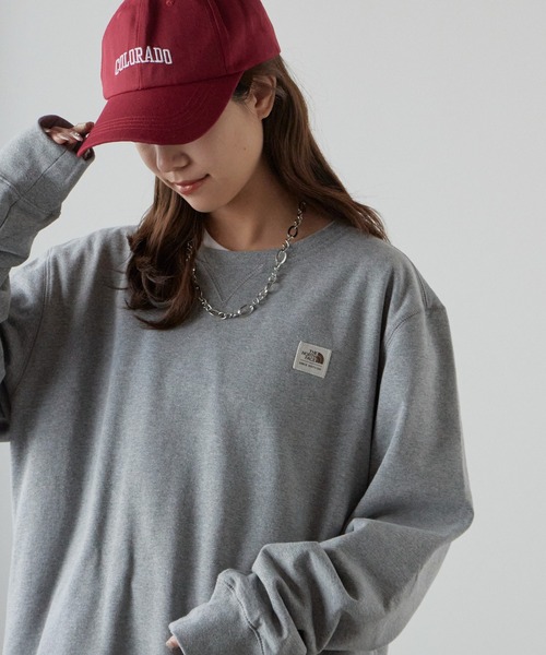 THE NORTH FACE（ザノースフェイス）の「THE NORTH FACE/ザノースフェイス メンズ ヘリテージ パッチ クルーネック スウェット 前Vガゼット ブランドロゴ トレーナー（スウェット・レディース・ホワイト/グレー/カーキ・XL/M/S/L）」の5枚目の写真