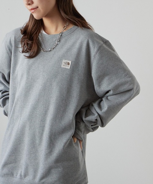 THE NORTH FACE（ザノースフェイス）の「THE NORTH FACE/ザノースフェイス メンズ ヘリテージ パッチ クルーネック スウェット 前Vガゼット ブランドロゴ トレーナー（スウェット・レディース・ホワイト/グレー/カーキ・XL/M/S/L）」の4枚目の写真