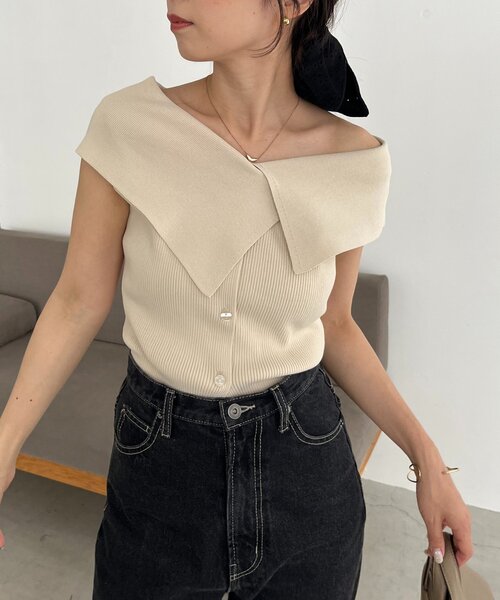 CAPRICIEUX LE'MAGE(カプリシューレマージュ)の「【前後2WAY仕様】BIG襟ニット(ニット/セーター・レディース・シルバー/ベージュ/ブラック・FREE)」の1枚目の写真