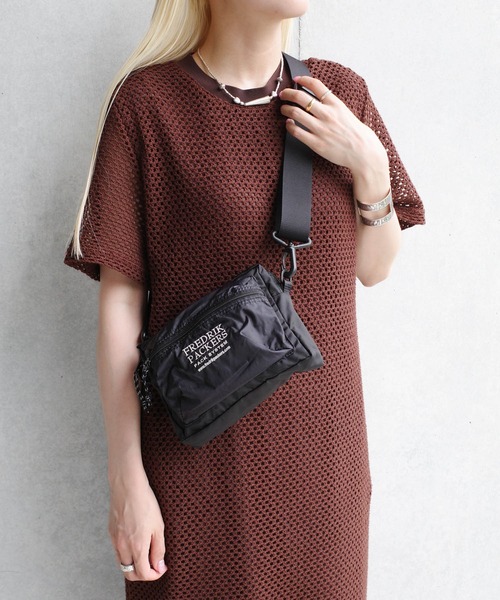 FREDRIK PACKERS(フレドリックパッカーズ)の「【FREDRIK PACKERS】ACCORD SHOULDER BAG <S> アコード ショルダーバッグ Sサイズ(ショルダーバッグ・レディース・ブラック/ベージュ・SMALL)」の4枚目の写真