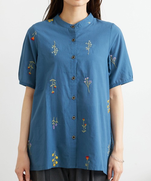 BELLUNA PLUS（ベルーナ）の「花柄刺しゅうデザインチュニック（チュニック・レディース・ブルー・MEDIUM/LARGE/X-LARGE）」の8枚目の写真