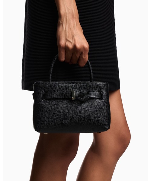 EMPORIO ARMANI(エンポリオアルマーニ)の「【エンポリオ アルマーニ】ミニバッグ パテント仕上げ ノットディテール(ショルダーバッグ・レディース・ブラック/ブラウン・FREE)」の9枚目の写真