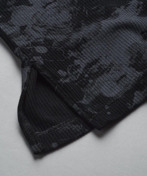 NO ID.（ノーアイディ）の「【NO ID.】Flower Print Rib Pullover / フラワー プリント テレコ プルオーバー（Tシャツ/カットソー・メンズ・ホワイト/グレー/ブラック・ONE SIZE）」の4枚目の写真