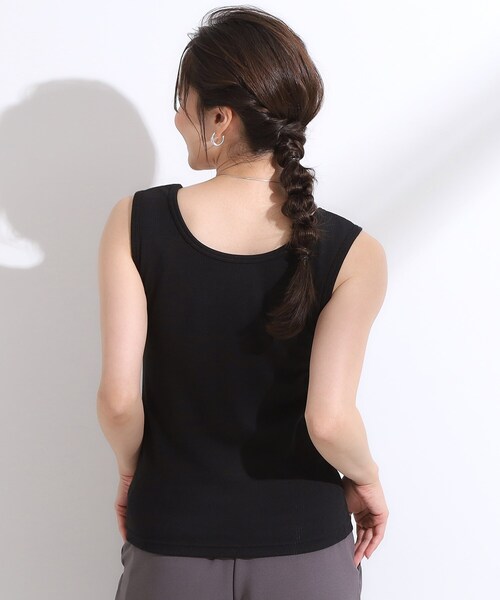 Cutie Blonde(キューティーブロンド)の「【洗える/ひんやり/前後2WAY】テレコタンクトップ(タンクトップ・レディース・ダークブラウン/ブラック/オフホワイト・02/04/01/03)」の8枚目の写真