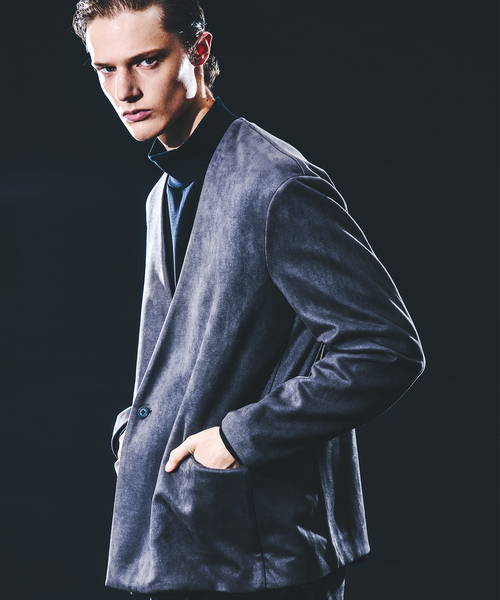 5351 POUR LES HOMMES（ゴーサンゴーイチプールオム）の「【セットアップ対応】ストレッチ スエード ノーカラージャケット（ノーカラージャケット・メンズ・チャコールグレー/ブラック・46/44/50/48）」の2枚目の写真