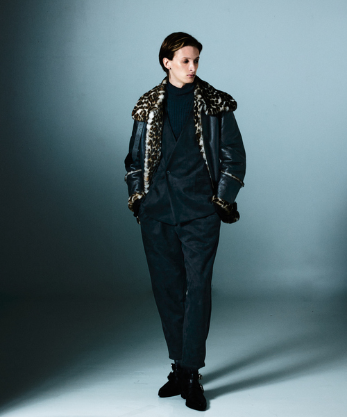 5351 POUR LES HOMMES（ゴーサンゴーイチプールオム）の「【セットアップ対応】ストレッチ スエード ノーカラージャケット（ノーカラージャケット・メンズ・チャコールグレー/ブラック・46/44/50/48）」の5枚目の写真