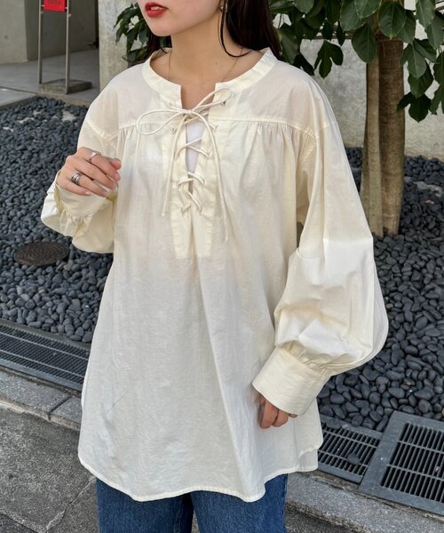 CIAOPANIC TYPY（チャオパニックティピー）の「【WEB限定】レースアップチュニック丈ギャザーブラウス（シャツ/ブラウス・レディース・ピンク/サックスブルー/ブラック/オフホワイト・ONE SIZE）」の2枚目の写真