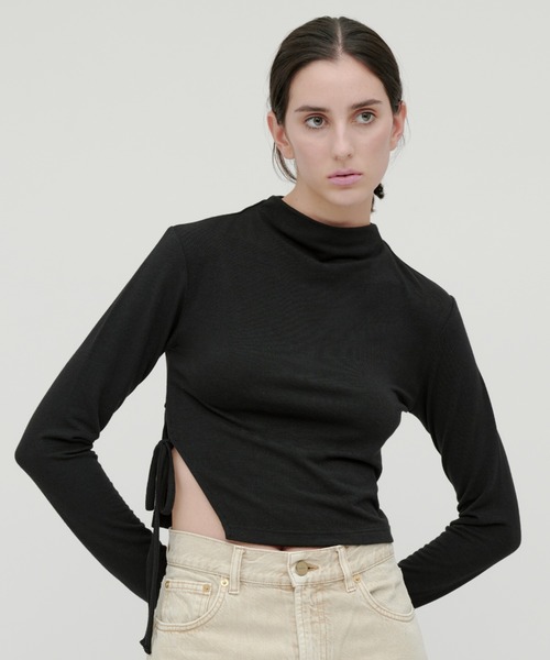 kiehtova（キエトヴァ）の「【kiehtova】SMOOTH SIDE SLIT TOPS/スムース サイドスリット トップス（Tシャツ/カットソー・レディース・アイボリー/グレー/ブラック・FREE）」の2枚目の写真