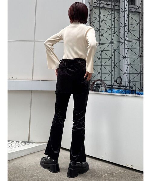 MURUA(ムルーア)の「スカートレイヤードシャーリングベロアパンツ(その他パンツ・レディース・ブラウン/ブラック・2/1)」の13枚目の写真