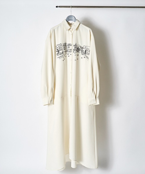 RUMCHE（ラムシェ）の「Landscape Embroidery Dress / ランドスケープエンブロイダリードレス（シャツワンピース・レディース・ブラック/オフホワイト/ブルー・FREE）」の2枚目の写真