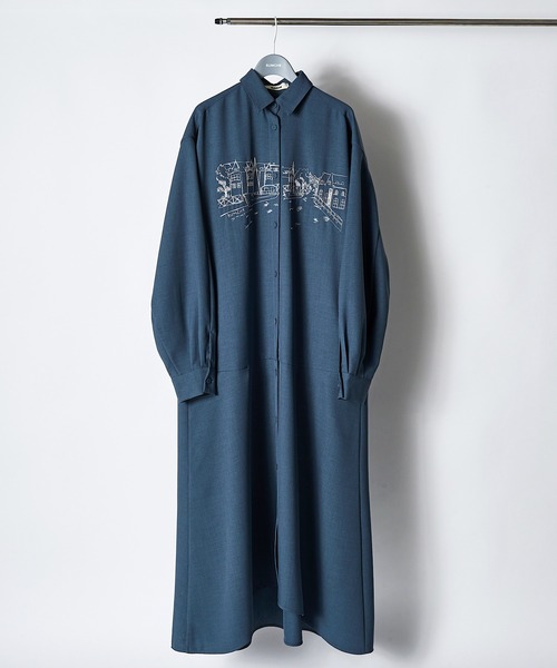 RUMCHE（ラムシェ）の「Landscape Embroidery Dress / ランドスケープエンブロイダリードレス（シャツワンピース・レディース・ブラック/オフホワイト/ブルー・FREE）」の7枚目の写真
