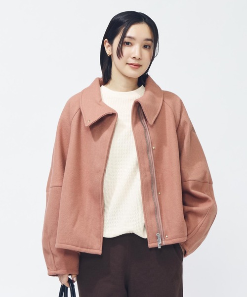 adidas(アディダス)の「【別注】アディダス adidas ラックスフロー オールデイズ ルーズフィット ウール風のウーブンジャケット 限定コラボ(ブルゾン・レディース・ダークグレー/ピンク・L/XL/S/M)」の2枚目の写真