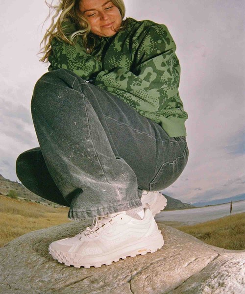 VANS(バンズ)の「クロスパス XC GORE-TEX / MTE Crosspath XC Gore-Tex WHIT / VN000DAMWHT1(スニーカー・メンズ・ホワイト・5/5.5/6/6.5/7/7.5/8/8.5/9/9.5/10/10.5/11/11.5/12/4/4.5/3.5/13)」の3枚目の写真