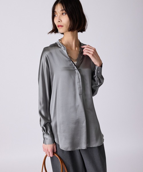 c/est(シーエ)の「c/est/シーエ SILK シルクサテン スキッパー ブラウス 秋物 秋服 2026年秋冬(シャツ/ブラウス・レディース・オフホワイト/チャコール・FREE)」の2枚目の写真
