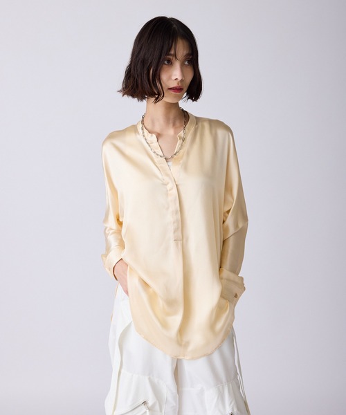 c/est(シーエ)の「c/est/シーエ SILK シルクサテン スキッパー ブラウス 秋物 秋服 2026年秋冬(シャツ/ブラウス・レディース・オフホワイト/チャコール・FREE)」の6枚目の写真