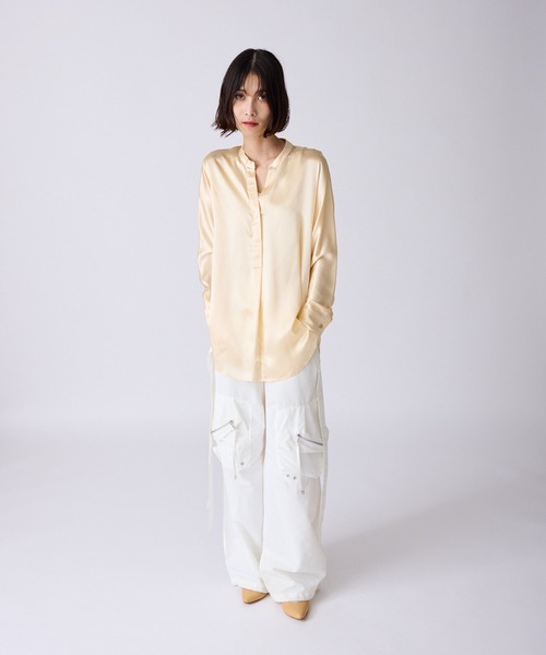 c/est(シーエ)の「c/est/シーエ SILK シルクサテン スキッパー ブラウス 秋物 秋服 2026年秋冬(シャツ/ブラウス・レディース・オフホワイト/チャコール・FREE)」の11枚目の写真