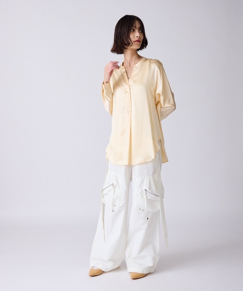 c/est(シーエ)の「c/est/シーエ SILK シルクサテン スキッパー ブラウス 秋物 秋服 2026年秋冬(シャツ/ブラウス・レディース・オフホワイト/チャコール・FREE)」の12枚目の写真