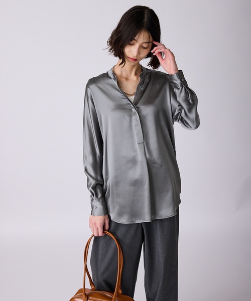 c/est(シーエ)の「c/est/シーエ SILK シルクサテン スキッパー ブラウス 秋物 秋服 2026年秋冬(シャツ/ブラウス・レディース・オフホワイト/チャコール・FREE)」の22枚目の写真