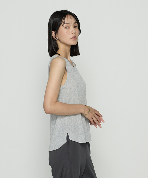 Gabardine K.T（ギャバジンケーティー）の「ラメテレコ タンクトップ（タンクトップ・レディース・ライトグレー/ライトベージュ/サックスブルー・9号/11号）」の7枚目の写真