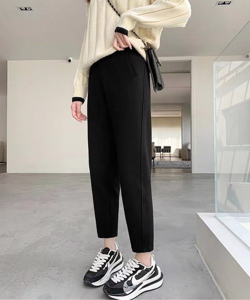 AMAJI(アマジ)の「ハイウエストテーパードパンツ(スラックス・レディース・ブラック/オフホワイト・X-LARGE/LARGE/MEDIUM/SMALL)」の2枚目の写真