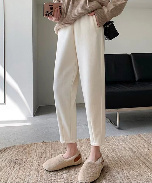 AMAJI(アマジ)の「ハイウエストテーパードパンツ(スラックス・レディース・ブラック/オフホワイト・X-LARGE/LARGE/MEDIUM/SMALL)」の7枚目の写真