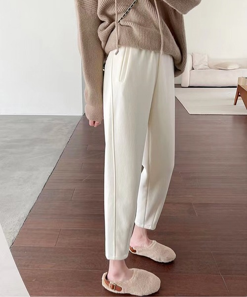 AMAJI(アマジ)の「ハイウエストテーパードパンツ(スラックス・レディース・ブラック/オフホワイト・X-LARGE/LARGE/MEDIUM/SMALL)」の4枚目の写真