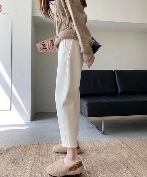 AMAJI(アマジ)の「ハイウエストテーパードパンツ(スラックス・レディース・ブラック/オフホワイト・X-LARGE/LARGE/MEDIUM/SMALL)」の8枚目の写真