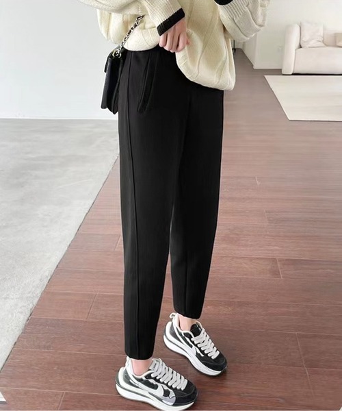 AMAJI(アマジ)の「ハイウエストテーパードパンツ(スラックス・レディース・ブラック/オフホワイト・X-LARGE/LARGE/MEDIUM/SMALL)」の10枚目の写真