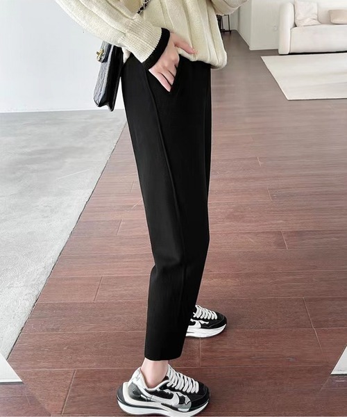 AMAJI(アマジ)の「ハイウエストテーパードパンツ(スラックス・レディース・ブラック/オフホワイト・X-LARGE/LARGE/MEDIUM/SMALL)」の11枚目の写真