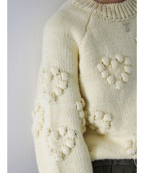 Ungrid（アングリッド）の「【WEB限定】ハートデザインクルーネックニット（ニット/セーター・レディース・オフホワイト/チャコールグレー/レッド/イエロー/ネイビー・FREE）」の10枚目の写真