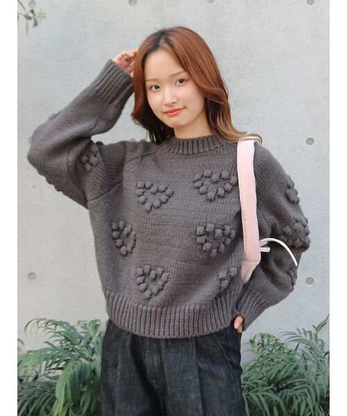 Ungrid（アングリッド）の「【WEB限定】ハートデザインクルーネックニット（ニット/セーター・レディース・オフホワイト/チャコールグレー/レッド/イエロー/ネイビー・FREE）」の7枚目の写真