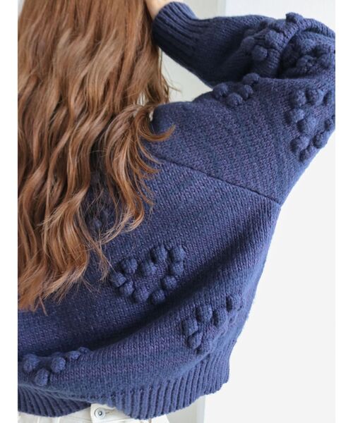 Ungrid（アングリッド）の「【WEB限定】ハートデザインクルーネックニット（ニット/セーター・レディース・オフホワイト/チャコールグレー/レッド/イエロー/ネイビー・FREE）」の4枚目の写真