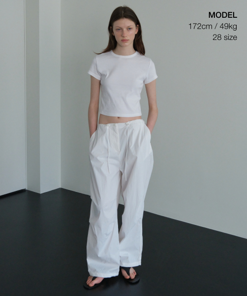 MUSINSA STANDARD WOMAN（ムシンサスタンダードウーマン）の「ウィメンズパラシュートパンツ[ホワイト]（スウェットパンツ・レディース・その他・30/24/26/28/22）」の2枚目の写真
