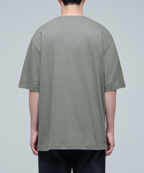 MUSINSA STANDARD（ムシンサスタンダード）の「リラックスフィットクルーネックTシャツ2 [カーキグレー]（Tシャツ/カットソー・メンズ・その他・SMALL/MEDIUM/LARGE/X-LARGE/XX-LARGE/XXX-LARGE）」の3枚目の写真