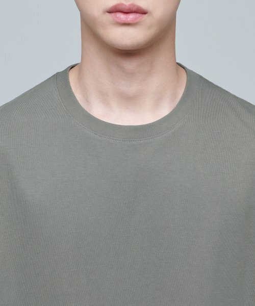 MUSINSA STANDARD（ムシンサスタンダード）の「リラックスフィットクルーネックTシャツ2 [カーキグレー]（Tシャツ/カットソー・メンズ・その他・SMALL/MEDIUM/LARGE/X-LARGE/XX-LARGE/XXX-LARGE）」の4枚目の写真