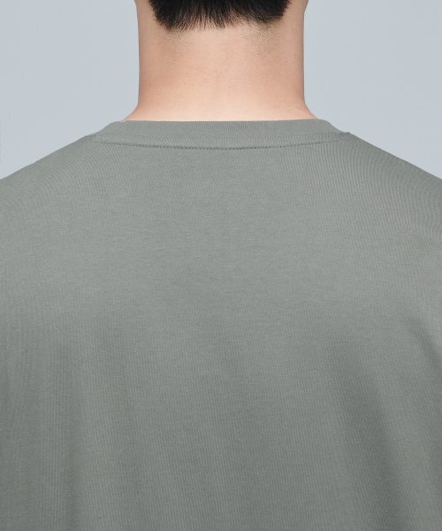 MUSINSA STANDARD（ムシンサスタンダード）の「リラックスフィットクルーネックTシャツ2 [カーキグレー]（Tシャツ/カットソー・メンズ・その他・SMALL/MEDIUM/LARGE/X-LARGE/XX-LARGE/XXX-LARGE）」の5枚目の写真