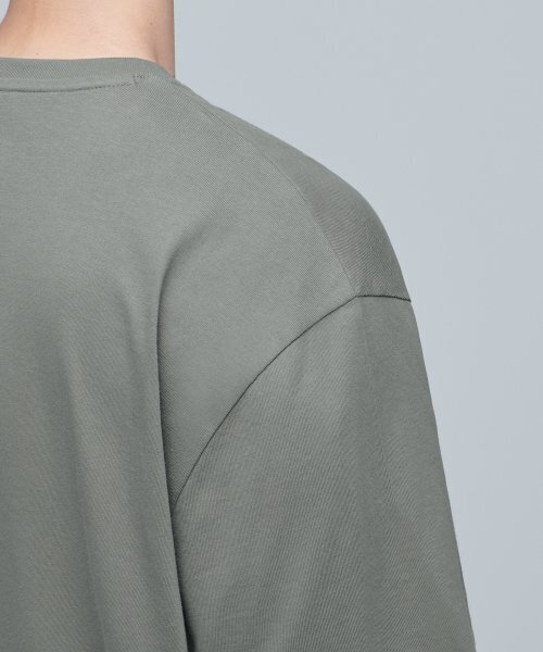 MUSINSA STANDARD（ムシンサスタンダード）の「リラックスフィットクルーネックTシャツ2 [カーキグレー]（Tシャツ/カットソー・メンズ・その他・SMALL/MEDIUM/LARGE/X-LARGE/XX-LARGE/XXX-LARGE）」の6枚目の写真