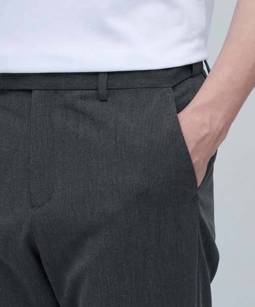 MUSINSA STANDARD（ムシンサスタンダード）の「軽量リラックステーパード隠しバンディングクロップドスラックス[ミディアムグレー]（スラックス・メンズ・その他・42/26/27/28）」の5枚目の写真